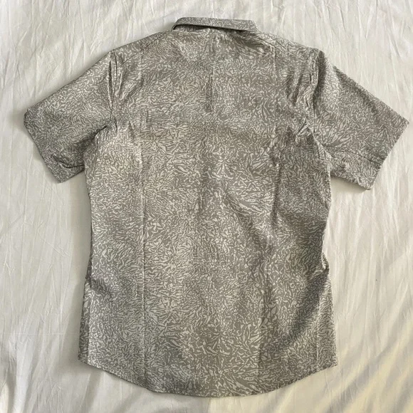 Lululemon Airing Easy SS Short Sleeve Shirt Gray/White Men’s Size S - Picture 5 of 6